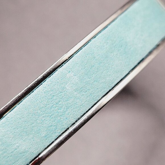 FOSSIL Oval Bangle Bracelet Silver Tone Blue Leather Casual Everyday Jewelry NWT - Picture 4 of 9